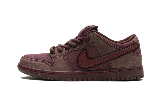 SB Dunk Low City Of Love Burgundy Crush (FN0619-600) - EU 36–49.5 - Burgundy | SOSUKICKS
