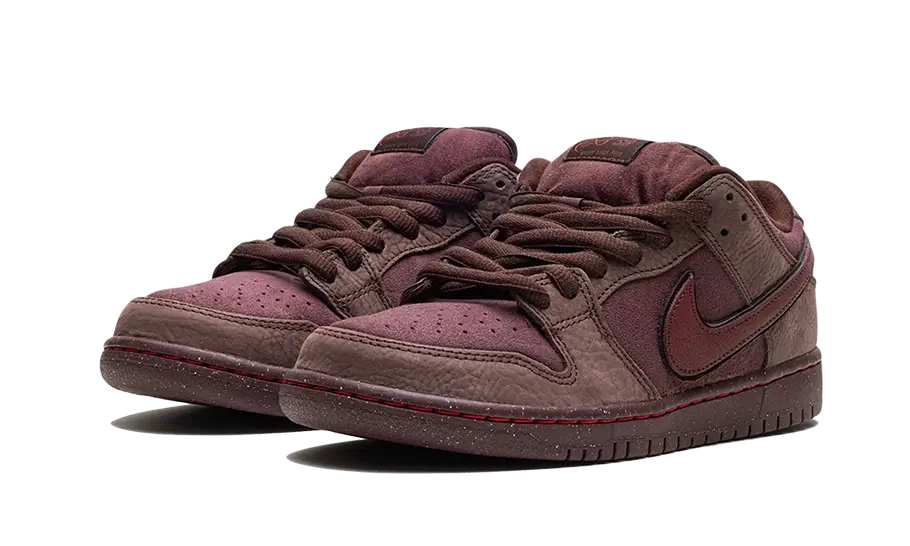 SB Dunk Low City Of Love Burgundy Crush (FN0619-600) - 36.5 EU - 4.5 US - Burgundy | SOSUKICKS