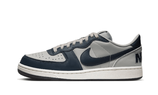 Terminator Low Georgetown (FN6830-001) - EU 35.5–49.5 - Navy | SOSUKICKS