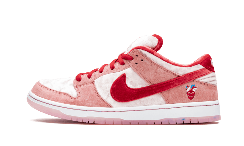 SB Dunk Low StrangeLove (CT2552-800) - EU 36–46 - Pink | SOSUKICKS