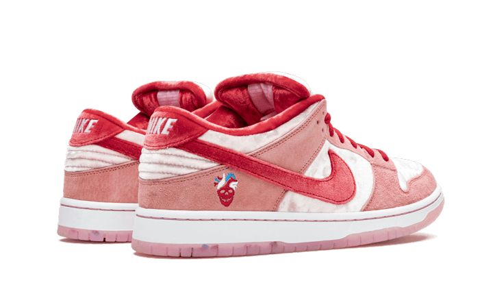 SB Dunk Low StrangeLove (CT2552-800) - 37.5 EU - 5 US - Pink | SOSUKICKS