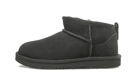 Classic Ultra Mini Boot Black (Copii) (1130750K-BLK) - EU 31–36 - Black | SOSUKICKS