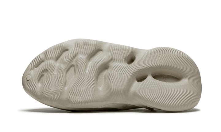 Yeezy Foam RNNR Sand (FY4567) - 40.5 EU - 7 US - Beige | SOSUKICKS
