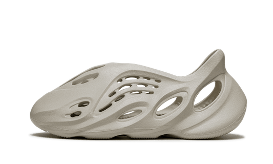 Yeezy Foam RNNR Sand (FY4567) - EU 37–51 - Beige | SOSUKICKS