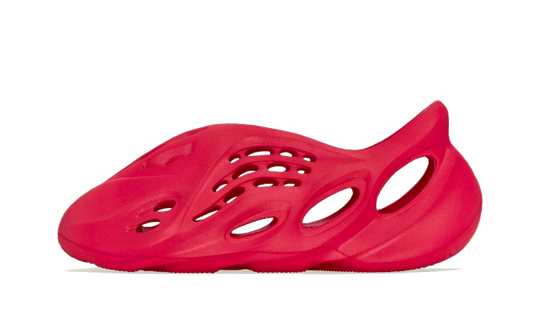 Yeezy Foam RNNR Vermillion (GW3355) - EU 37–47 - Red | SOSUKICKS