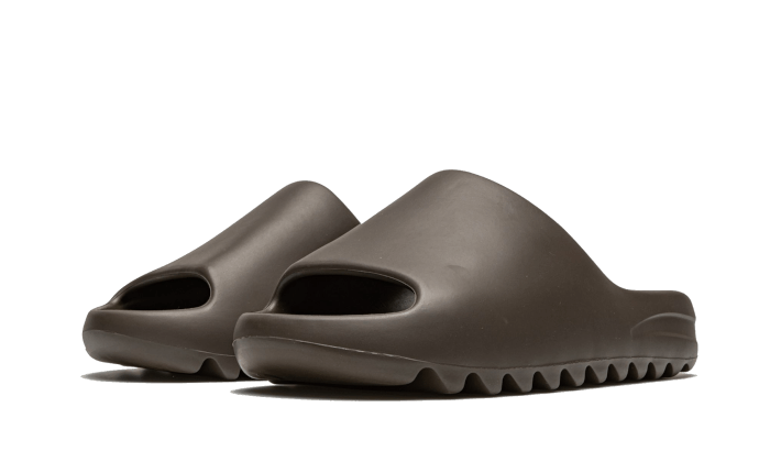 Yeezy Slide Soot (G55495/GX6141) - 39 EU - 6 US - Black | SOSUKICKS